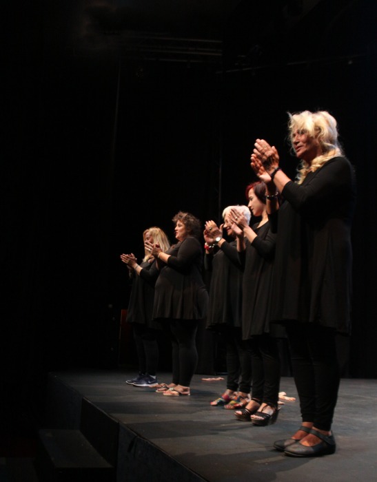 EL TEATRO QUE COBIJA A LAS MUJERES SIN HOGAR